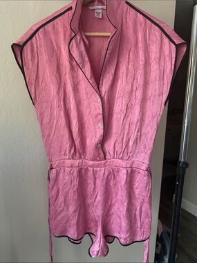 Victoria's Secret Pink Satin Sleepwear Label Close-Up Size S